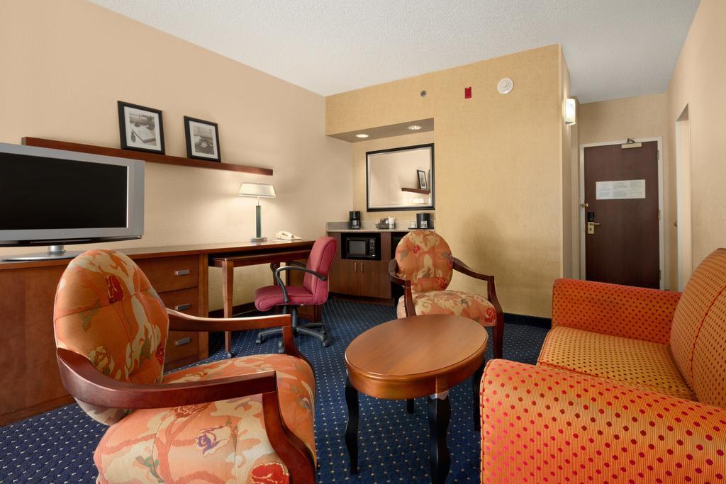 Baymont By Wyndham Columbia Northwest Hotel Room photo